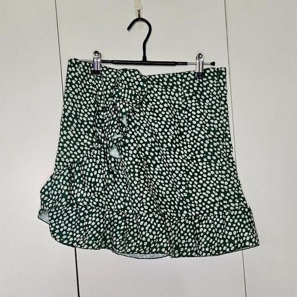SHEIN | Green Floral Wrap Skort with Ruffle Hem - Picture 3 of 4